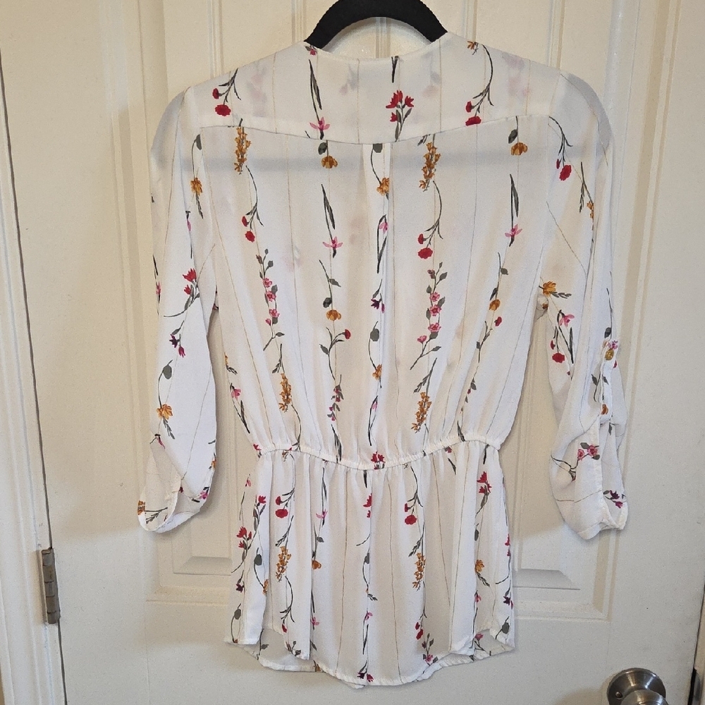 White Floral Gold Stripe Zipper Blouse With Pockets - Picture 4 of 7